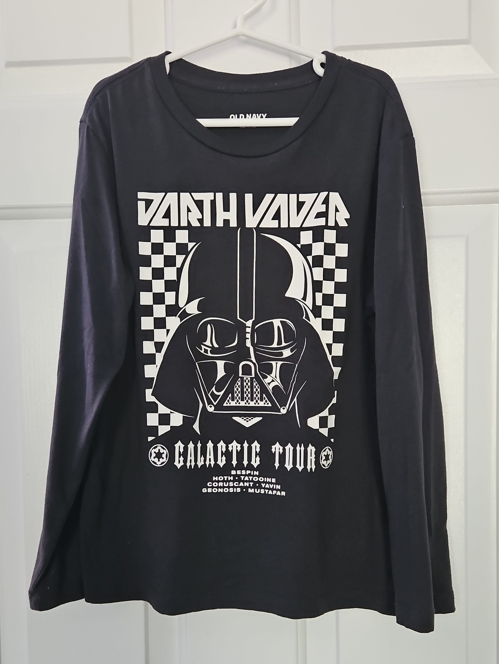 Old Navy Black Long-Sleeve Darth Vader Graphic Tee